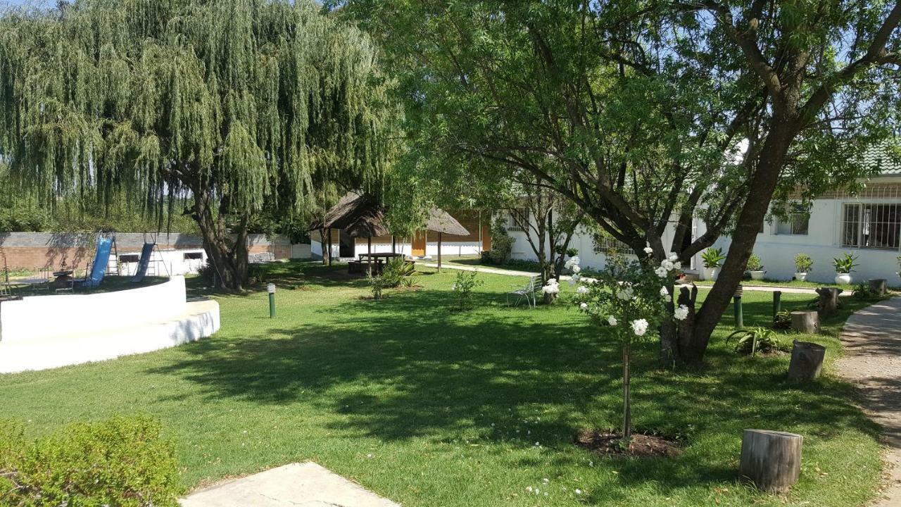 Simbasun Cottages 米德兰 外观 照片